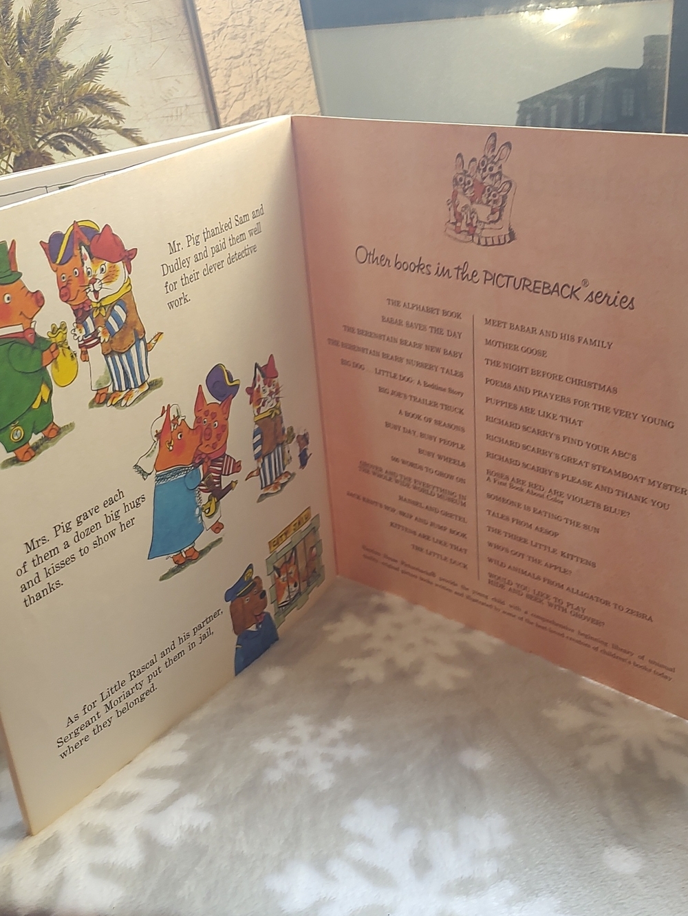 Richard Scarry's Great Steamboat Mystery 📚 - Picture 9 of 11